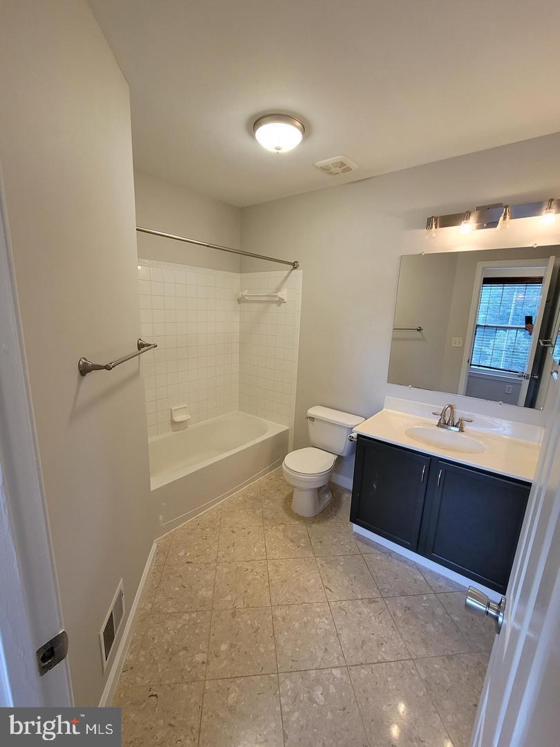 4788 Pearson Drive Woodbridge, VA 22193 - Photo 14 of 23 a bathroom with a sink a toilet and shower