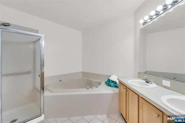 $799,000 | 58 Pheasant Run, Unit 12, Old Tappan, NJ 07675