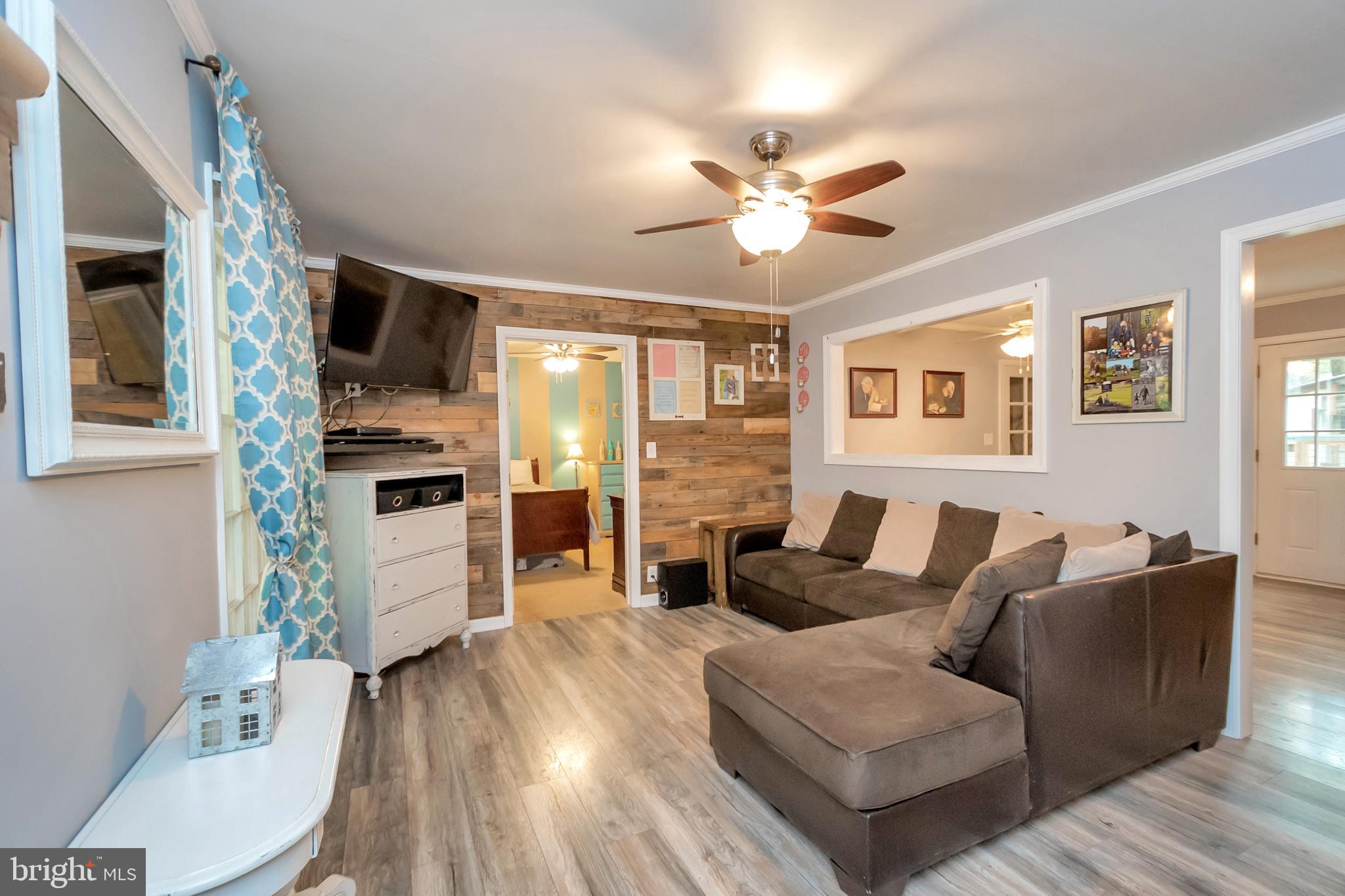 300 Granite Road Spotsylvania, VA 22553 - Photo 3 of 29 Quaint living room welcomes you home