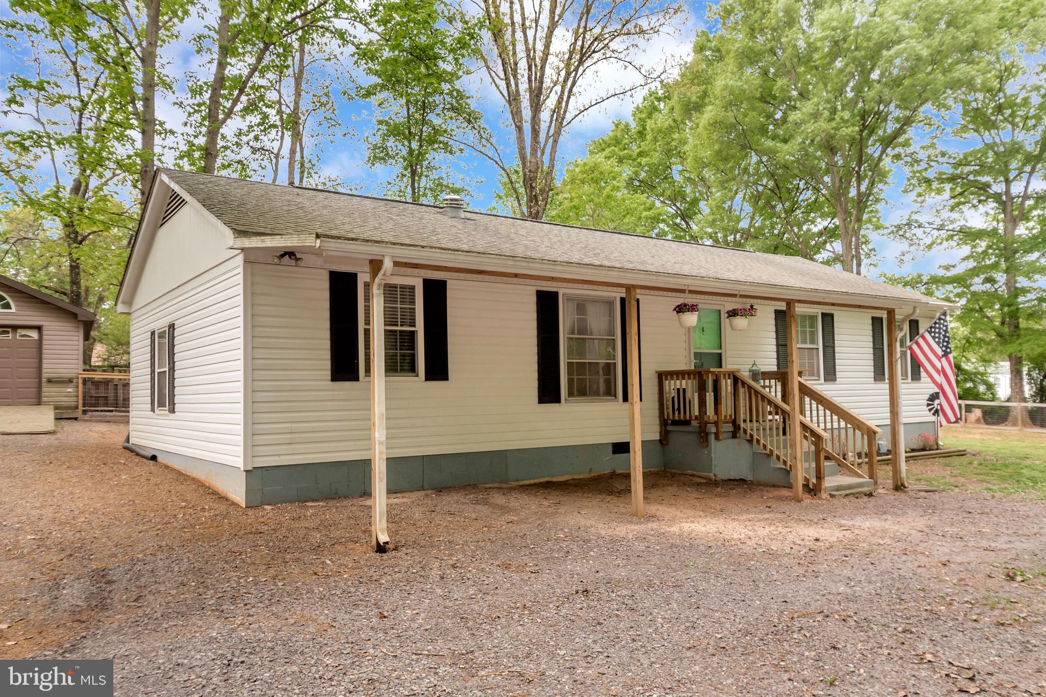 300 Granite Road Spotsylvania, VA 22553 - Photo 21 of 29 Circular drive and ample parking