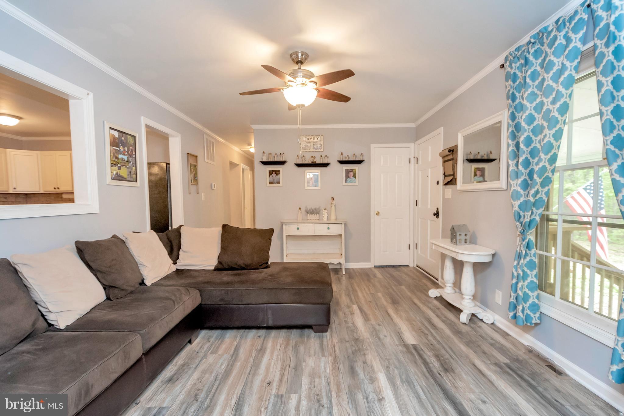 300 Granite Road Spotsylvania, VA 22553 - Photo 4 of 29 Bright and cheerful