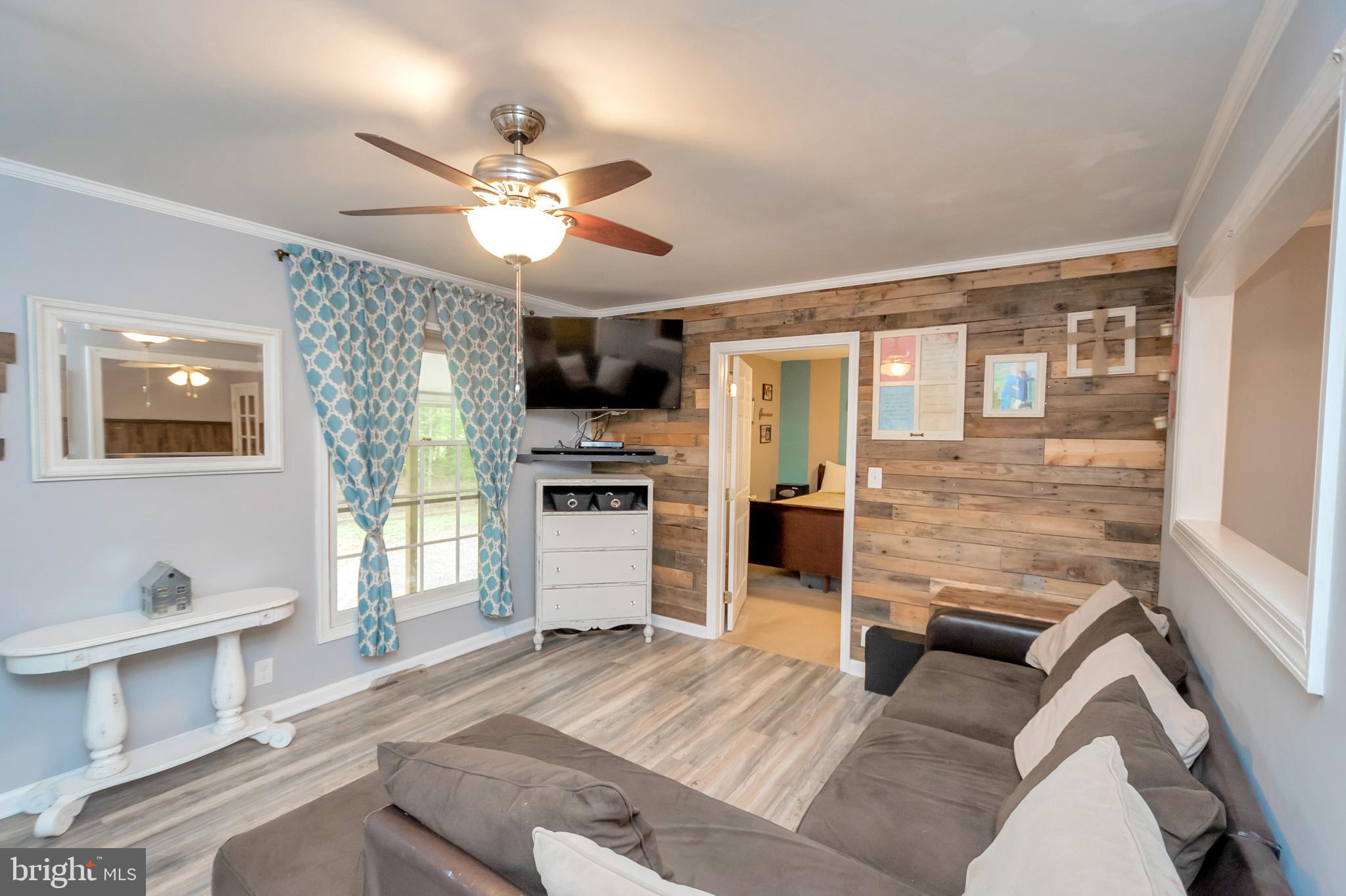 300 Granite Road Spotsylvania, VA 22553 - Photo 5 of 29 Accent wall ads warmth and character