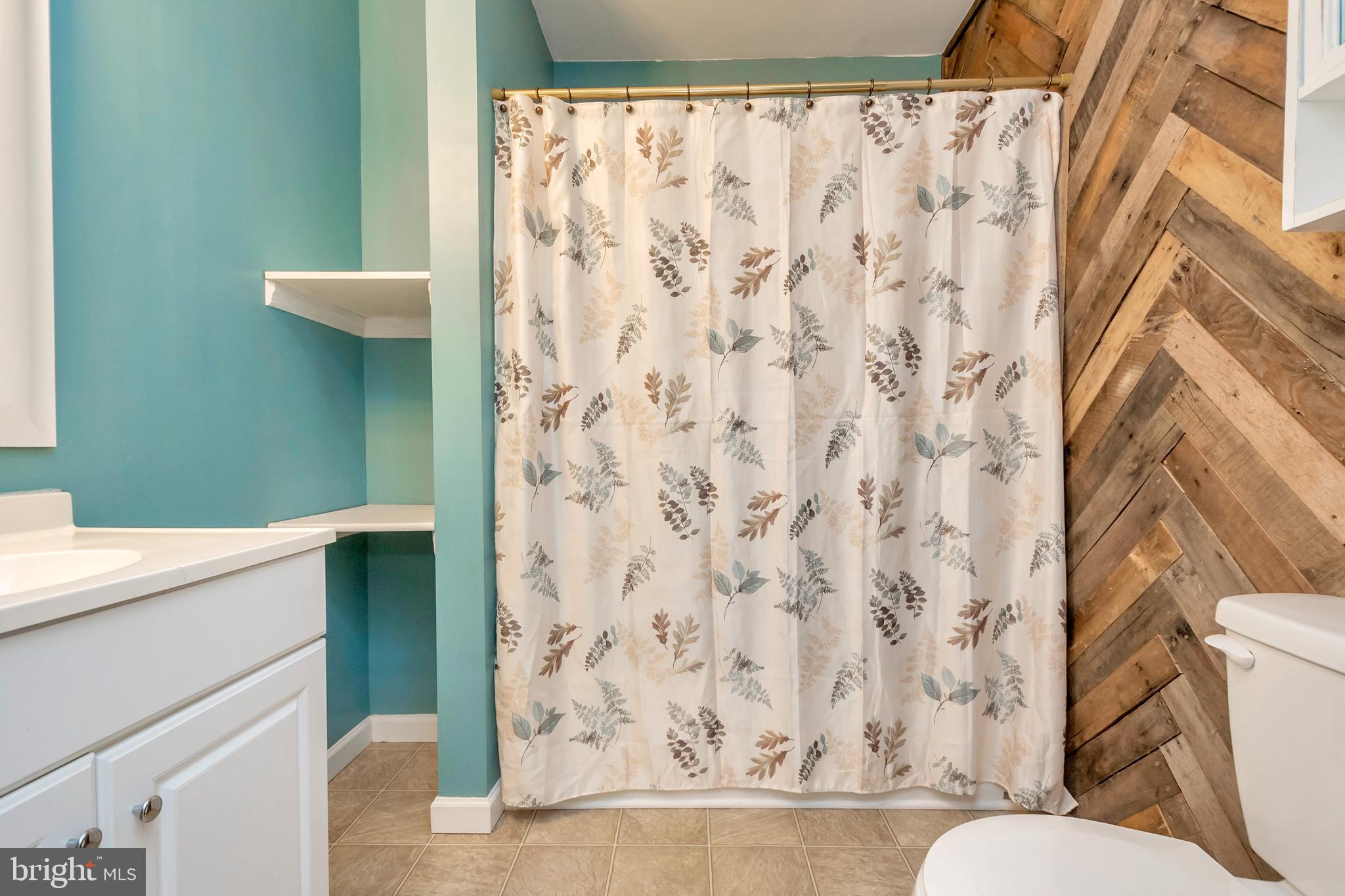 300 Granite Road Spotsylvania, VA 22553 - Photo 10 of 29 Accent wall in master bath
