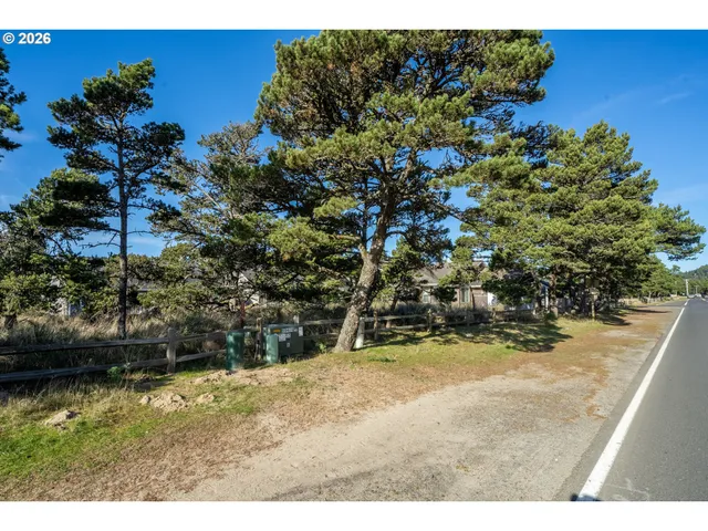 a picture of a bench in a yard