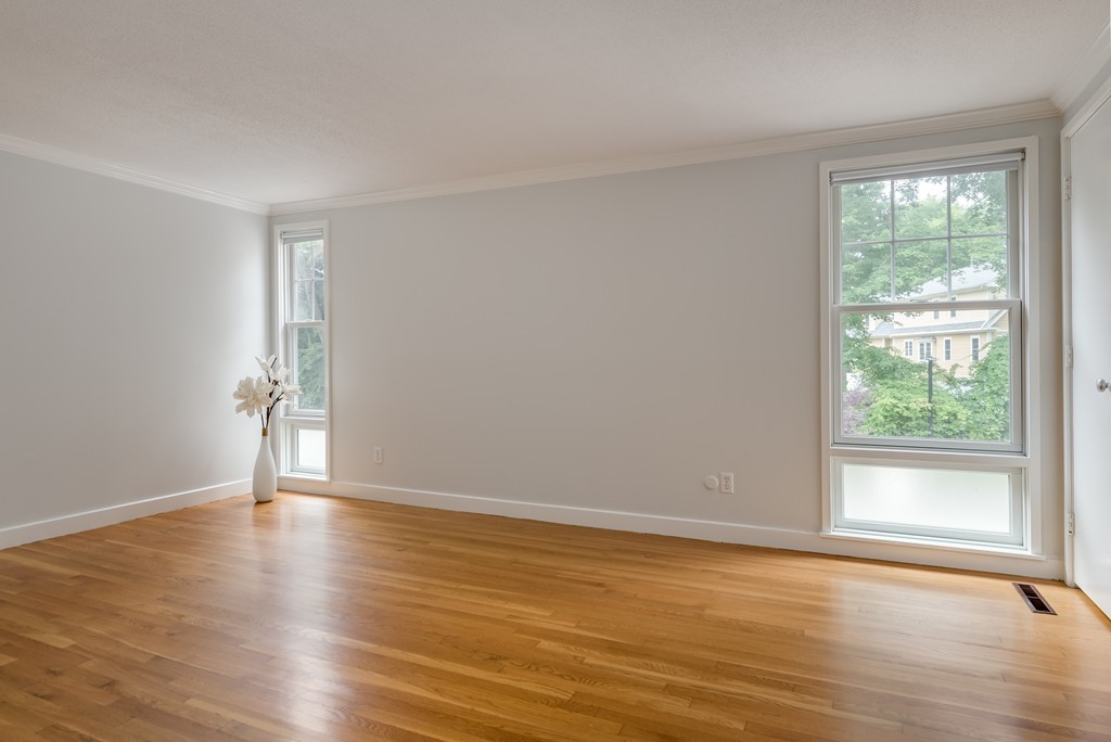 11 Oak Street, Unit 11 Wellesley, MA 02482 - Photo 11 of 18