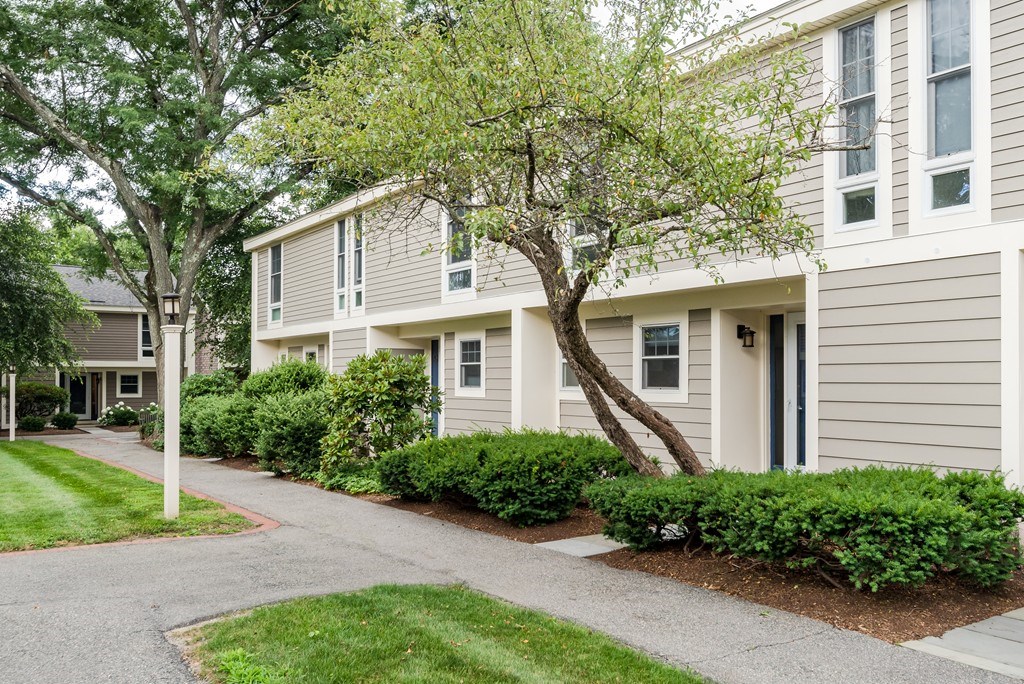 11 Oak Street, Unit 11 Wellesley, MA 02482 - Photo 18 of 18