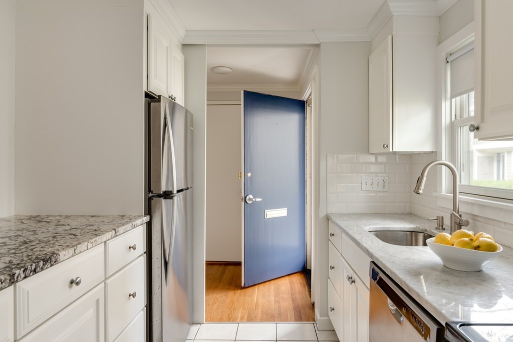 11 Oak Street, Unit 11 Wellesley, MA 02482 - Photo 2 of 18