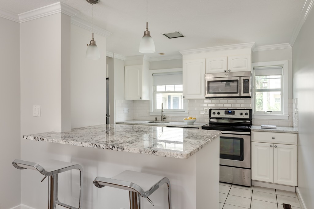 11 Oak Street, Unit 11 Wellesley, MA 02482 - Photo 4 of 18