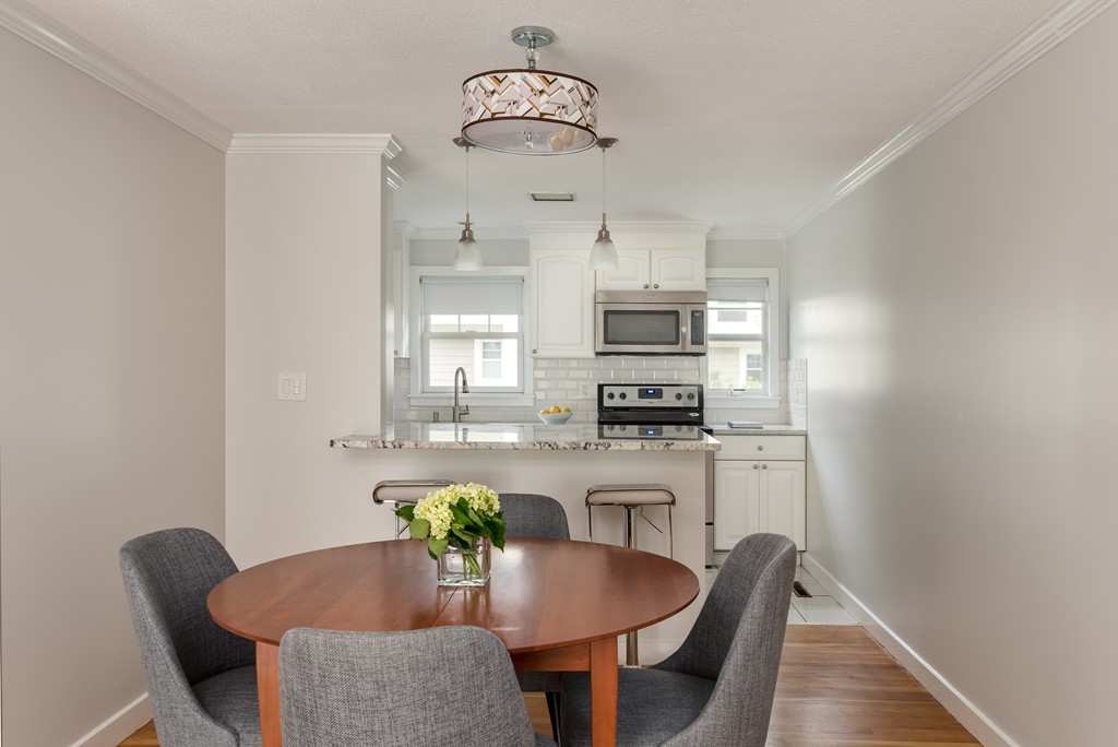 11 Oak Street, Unit 11 Wellesley, MA 02482 - Photo 5 of 18