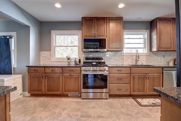 $325,000 | 1501 1st Avenue, Sterling, IL 61081