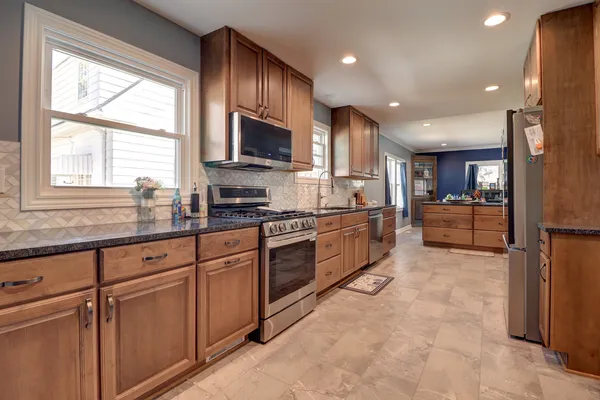 $325,000 | 1501 1st Avenue, Sterling, IL 61081