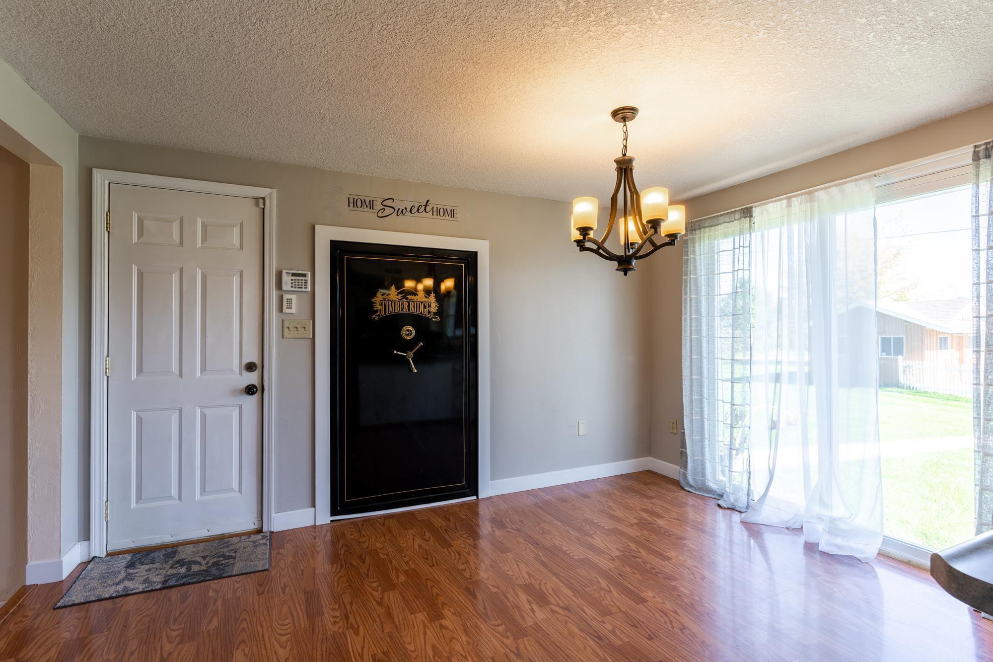 7701 Trentman Road Fort Wayne, IN 46816 - Photo 8 of 36