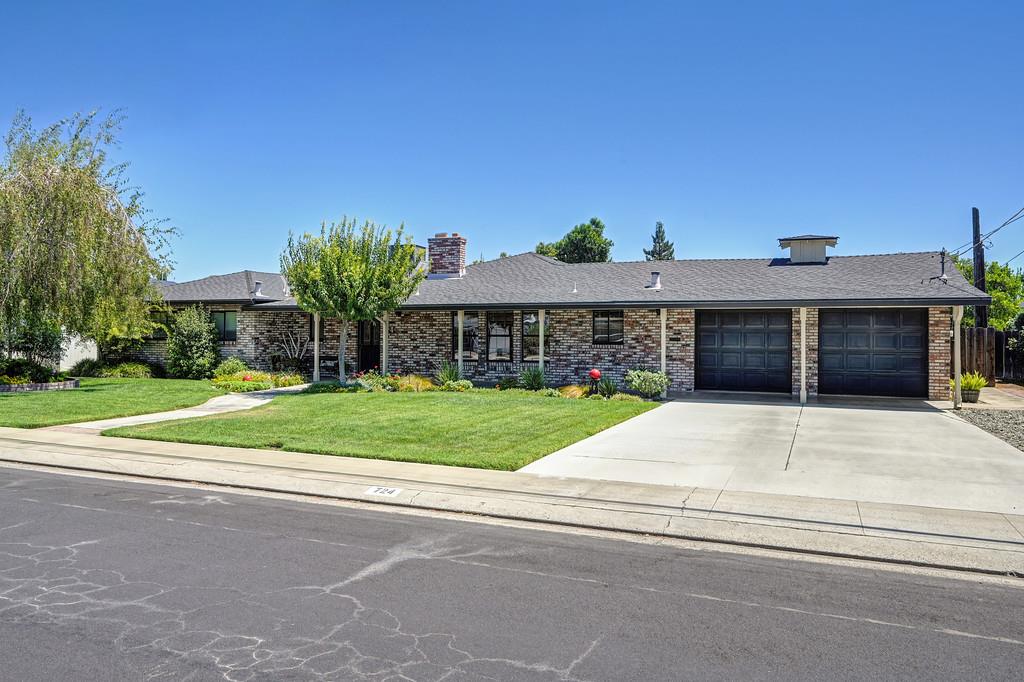 724 Vera Avenue Ripon, CA 95366 - Photo 5 of 54 Gallery Image 5