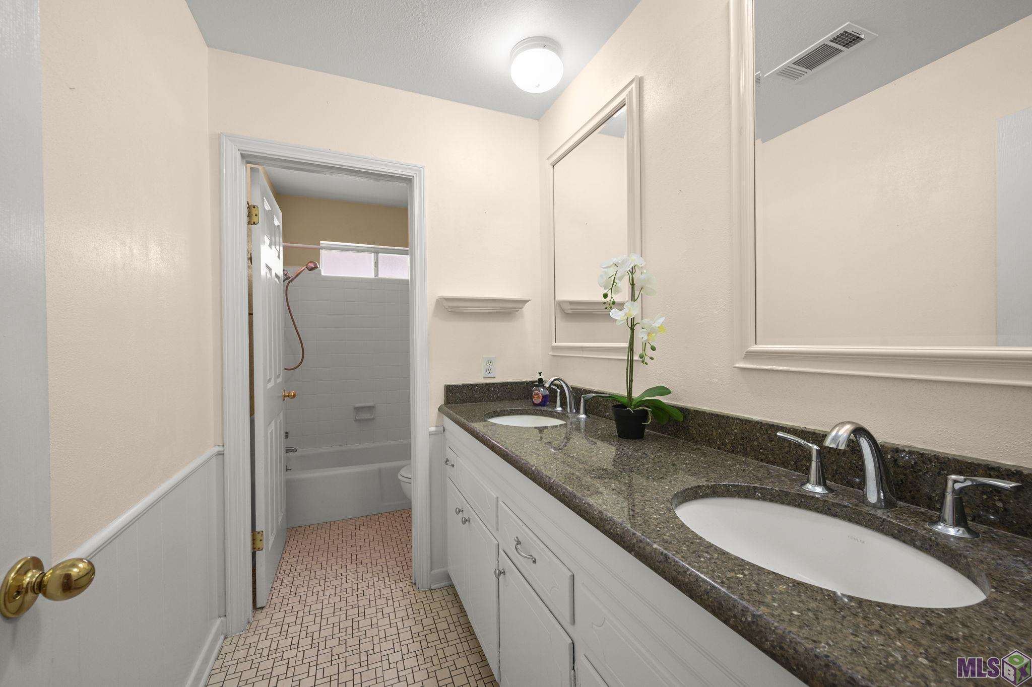 10615 Rondo Avenue Baton Rouge, LA 70815 - Photo 25 of 26 Gameroom Bath