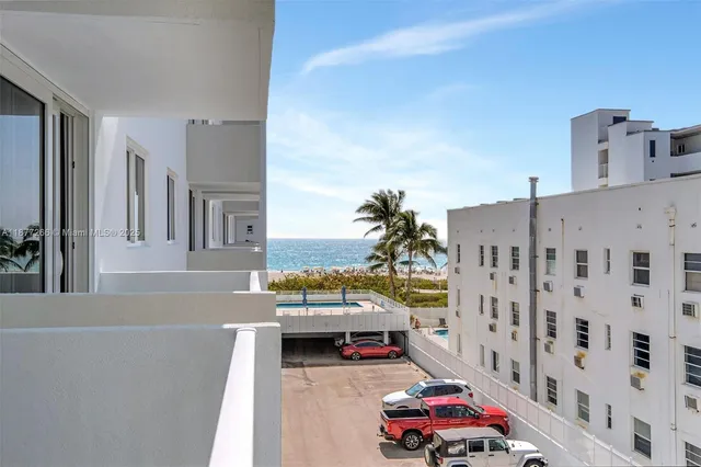 a view of livingroom with furniture and windows