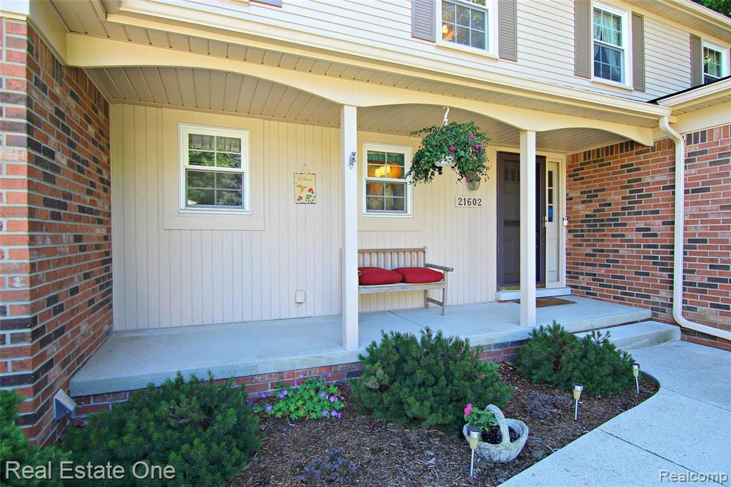21602 Welch Road Northville, MI 48167 - Photo 4 of 29