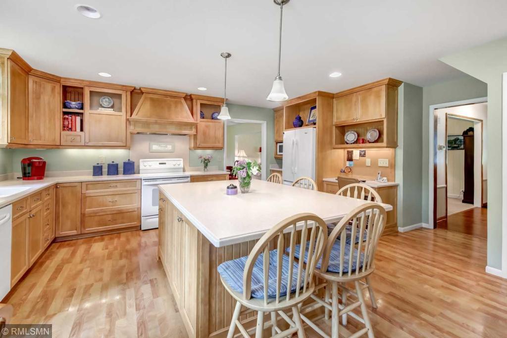 4235 Heathcote Road Deephaven, MN 55391 - Photo 11 of 32 Gallery Image 11