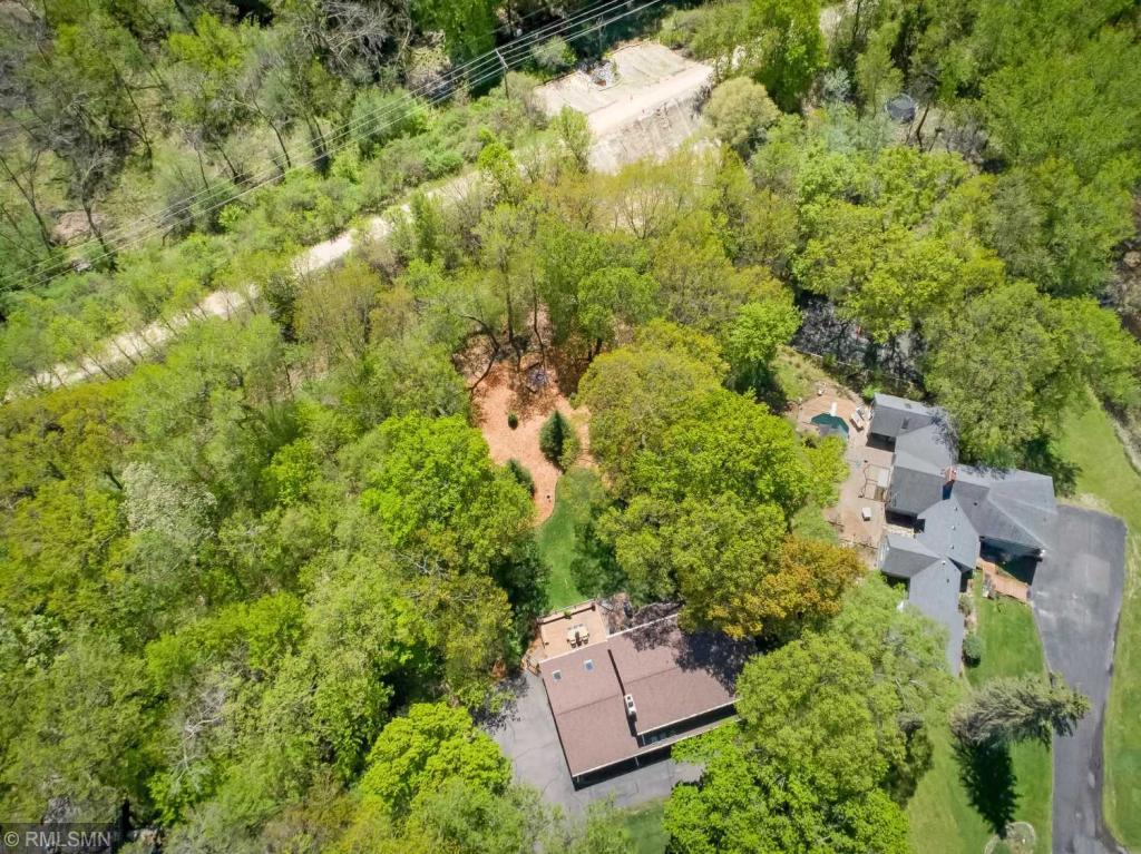 4235 Heathcote Road Deephaven, MN 55391 - Photo 30 of 32 Gallery Image 30