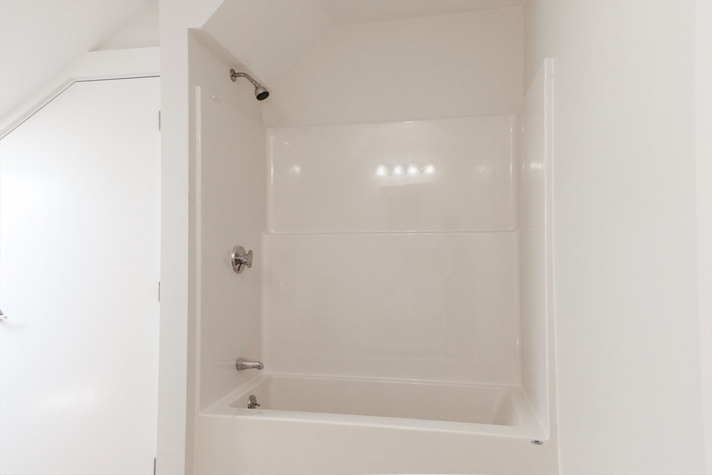 71 Friend Street, Unit 4 Gloucester, MA 01930 - Photo 9 of 13