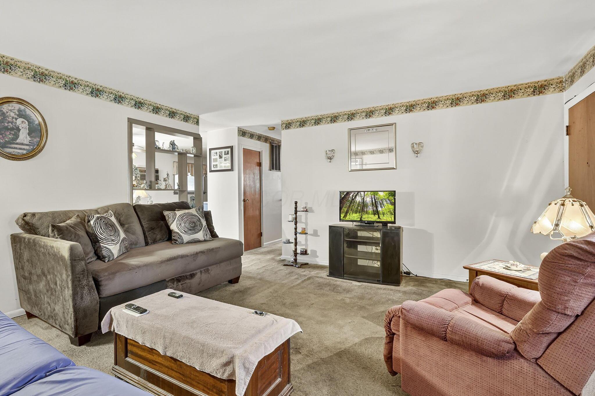 1529 South Hamilton Road Columbus, OH 43227 - Photo 9 of 49 12-web-or-mls-011A6808