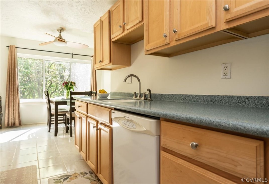 1507 Largo Road, Unit 303 Henrico, VA 23238 - Photo 11 of 40 Kitchen, white appliances and formica countertops
