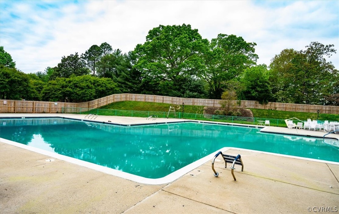 1507 Largo Road, Unit 303 Henrico, VA 23238 - Photo 38 of 40 View of pool
