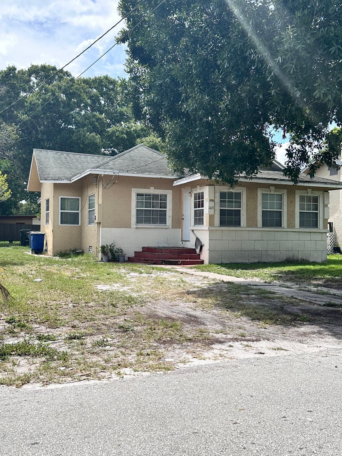 143 North 15th Street Fort Pierce, FL 34950 - Photo 4 of 5 a view of a house with a yard