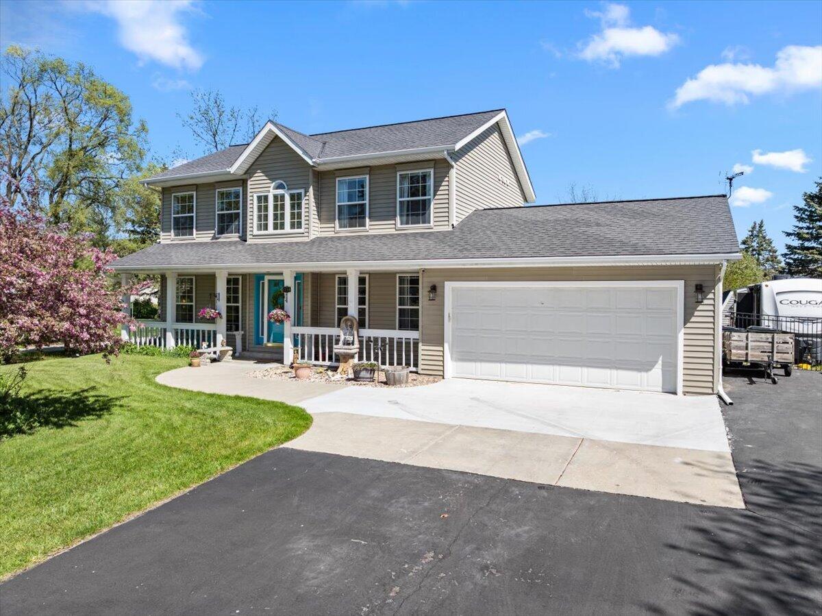 2350 East Sandy Acre Road West Bend, WI 53090 - Photo 3 of 42 Front