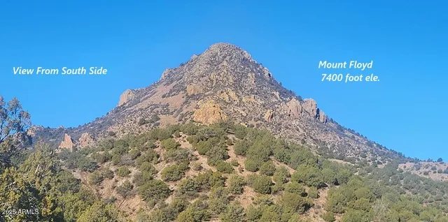 a view of a dry field