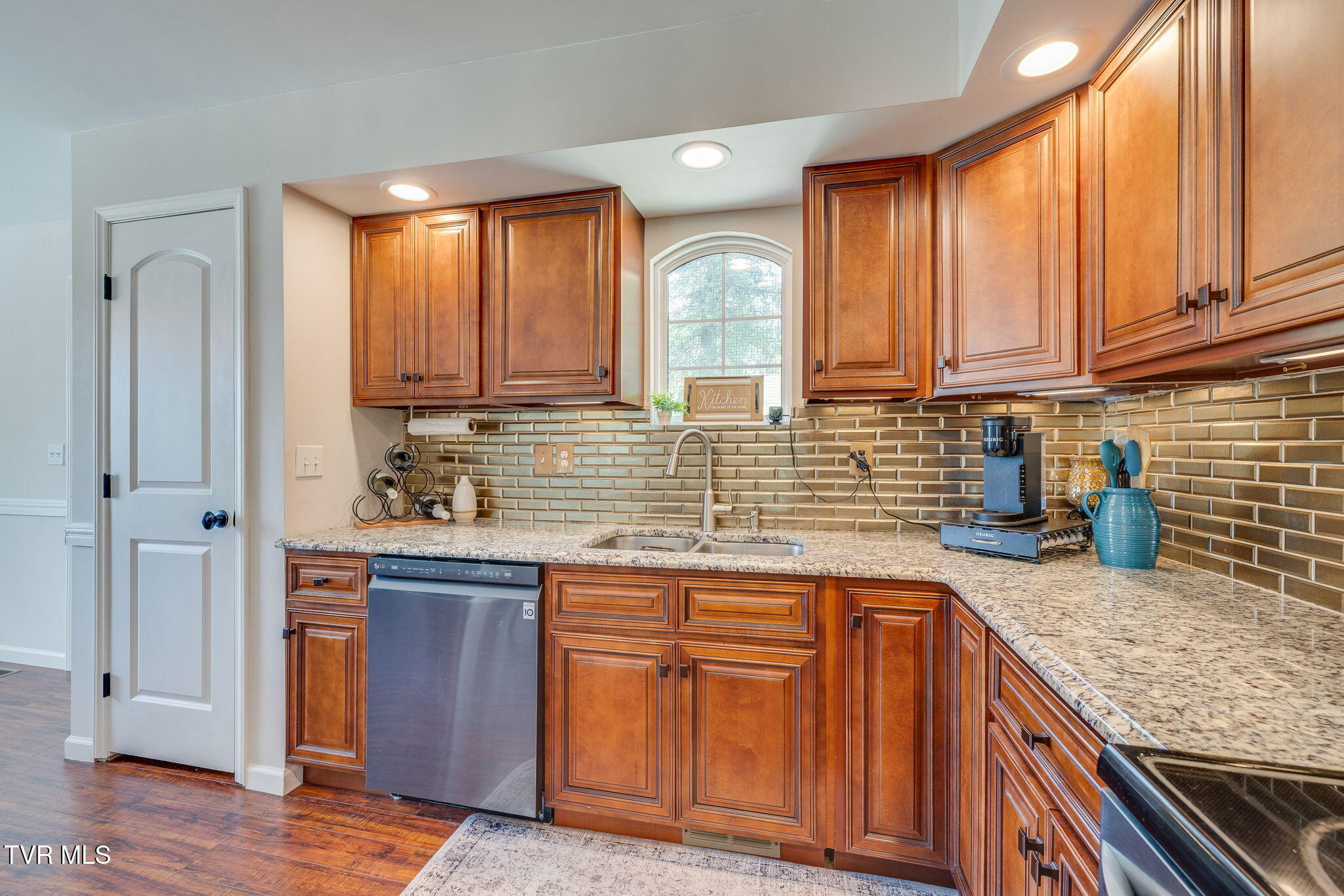 2100 Longreen Road Kingsport, TN 37660 - Photo 13 of 47 012
