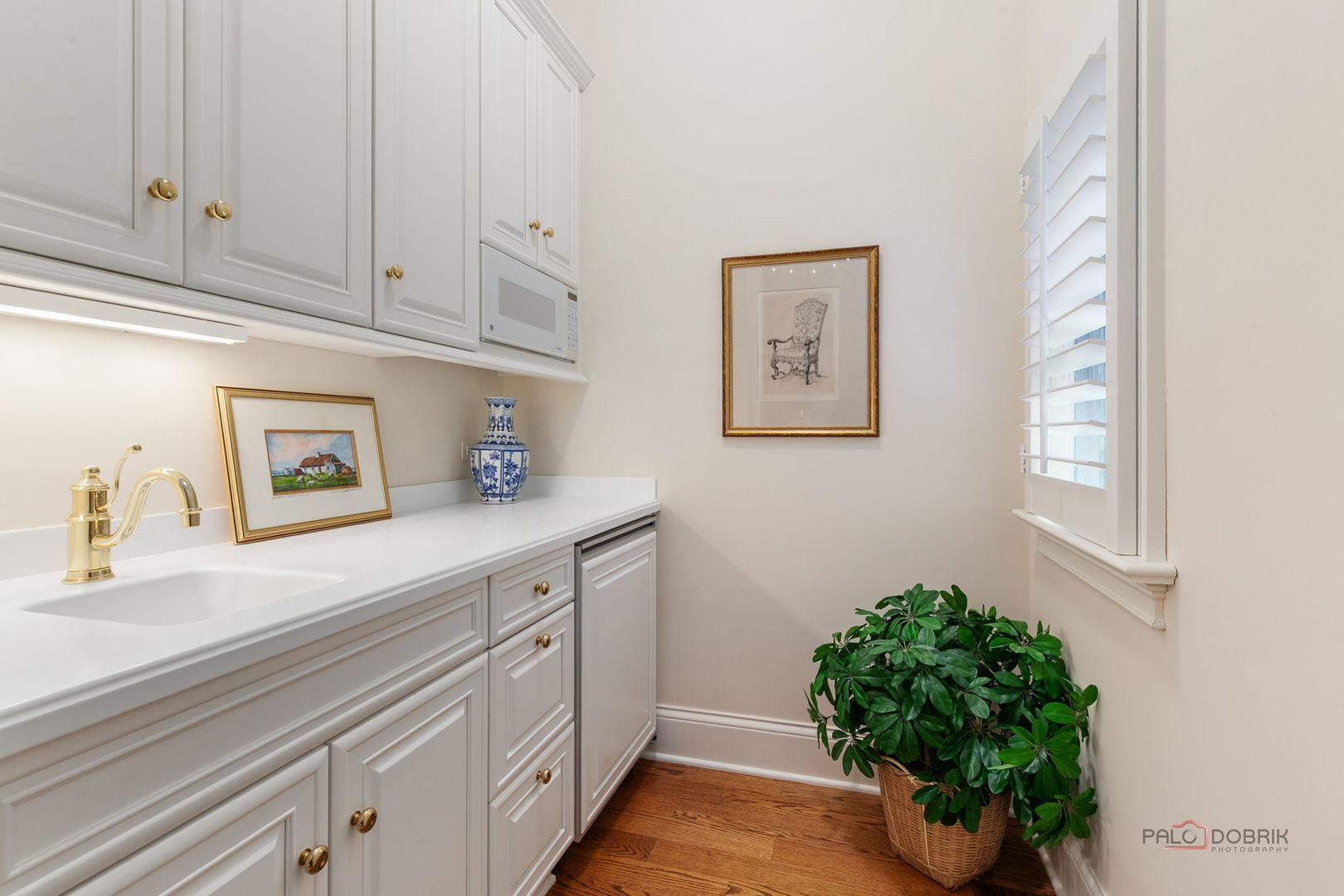 1271 North Green Bay Road Lake Forest, IL 60045 - Photo 28 of 57 a room with cabinets and a potted plant