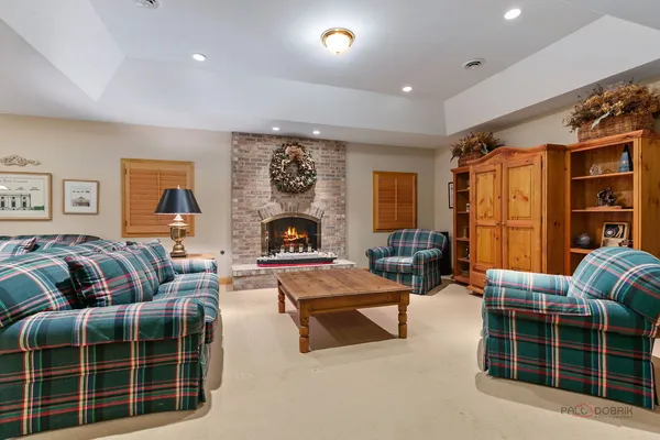 $3,295,000 | 1271 North Green Bay Road, Lake Forest, IL 60045
