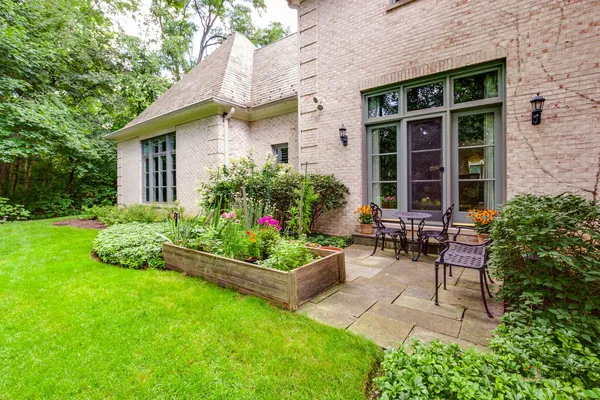 $3,295,000 | 1271 North Green Bay Road, Lake Forest, IL 60045
