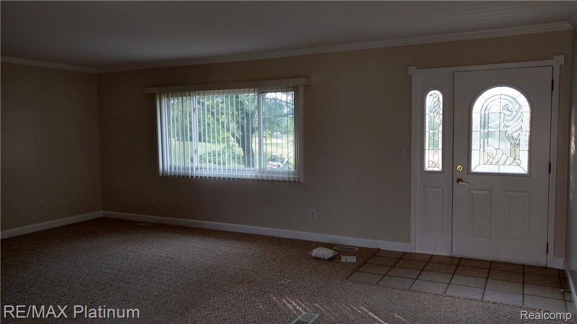 555 West Marr Road Howell, MI 48855 - Photo 10 of 19 LIVING ROOM