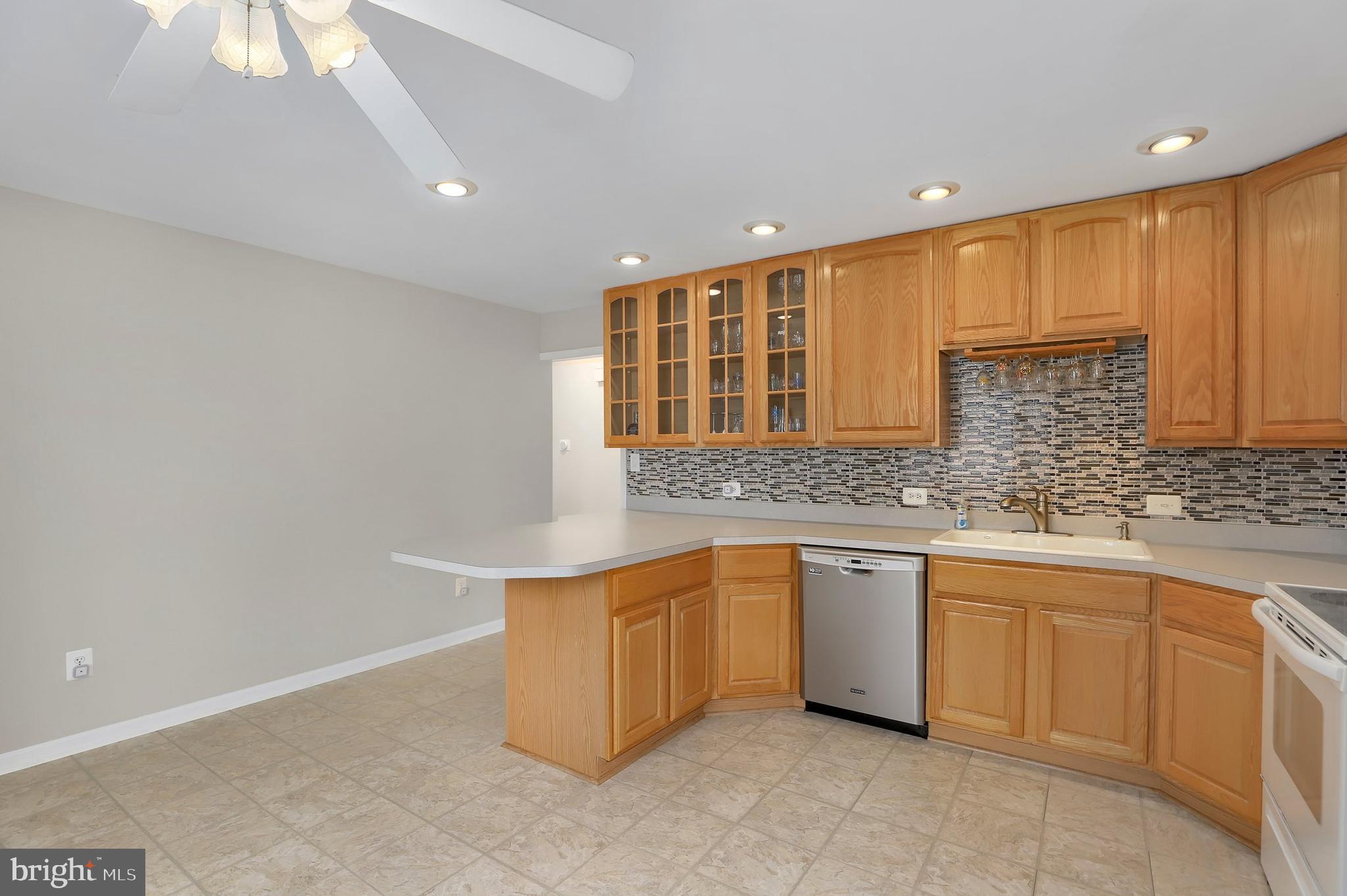 906 North York Road Sterling, VA 20164 - Photo 11 of 33 Gallery Image 11