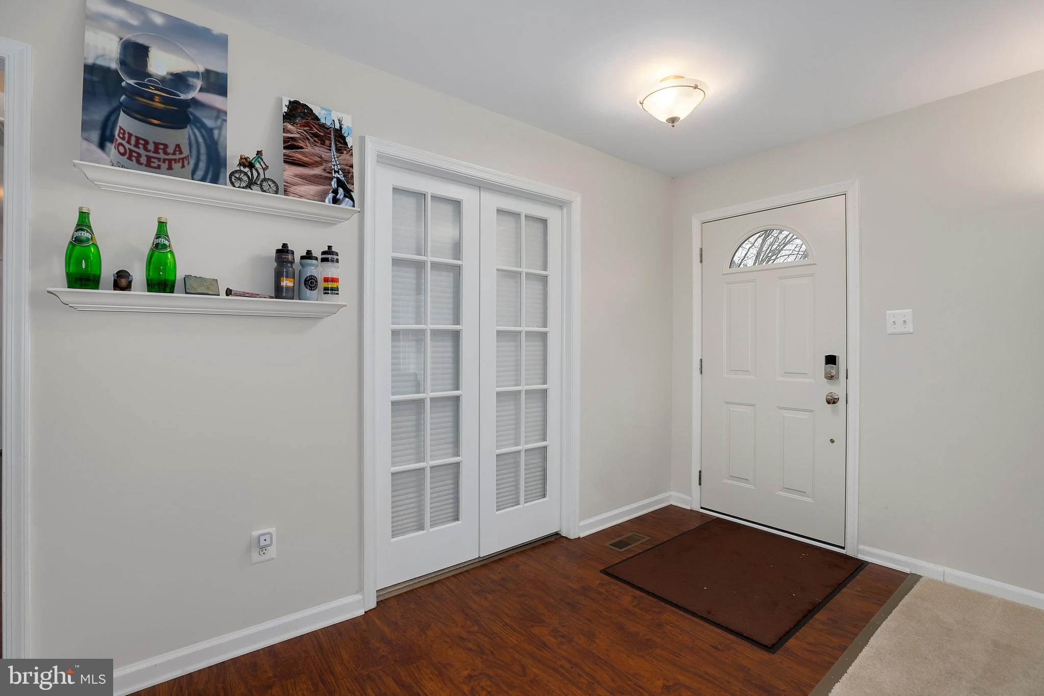 906 North York Road Sterling, VA 20164 - Photo 3 of 33 Gallery Image 3