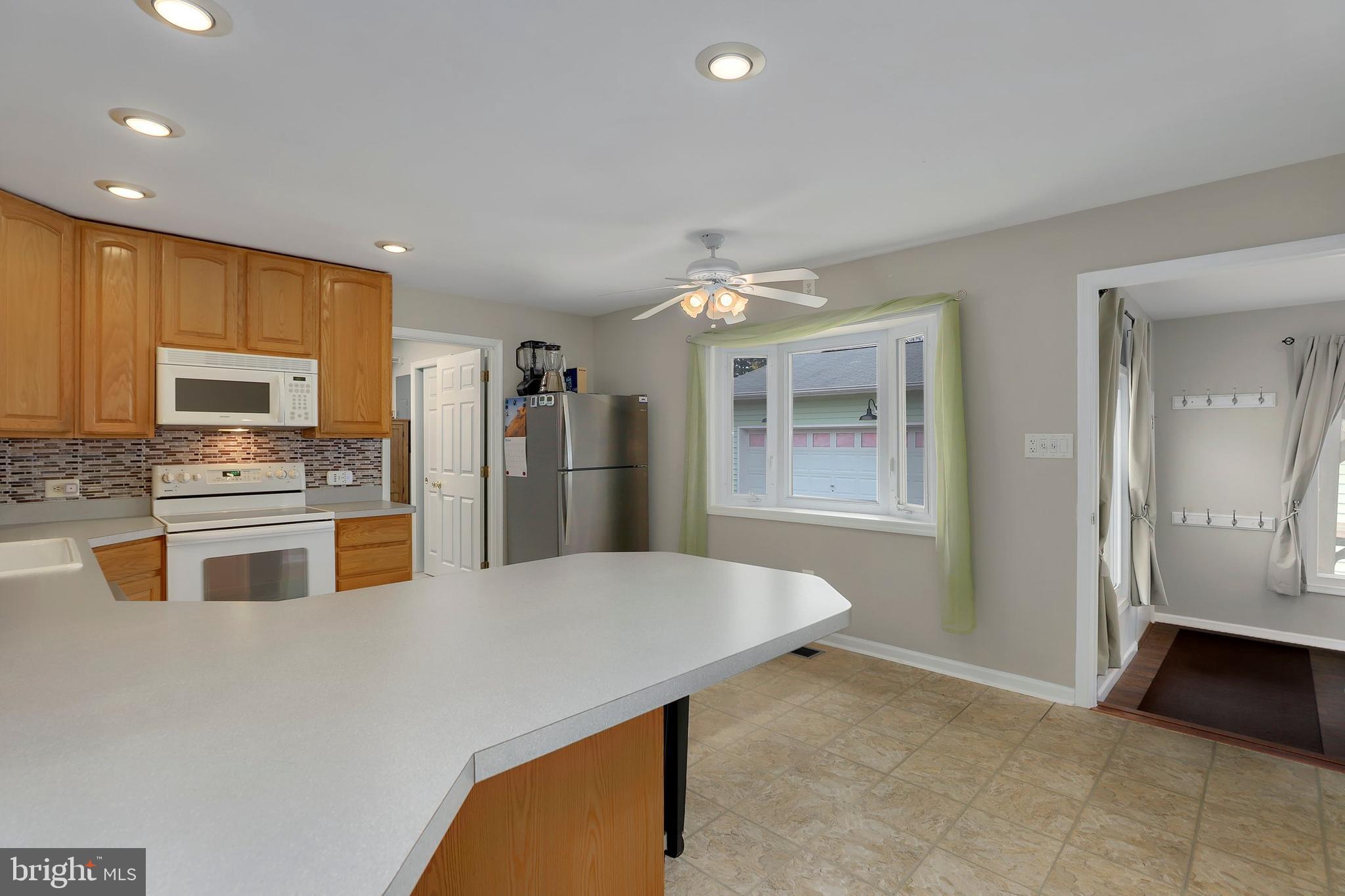 906 North York Road Sterling, VA 20164 - Photo 9 of 33 Gallery Image 9