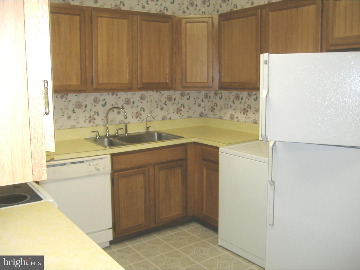 61 Canoebirch Road Levittown, PA 19057 - Photo 11 of 23 Kitchen