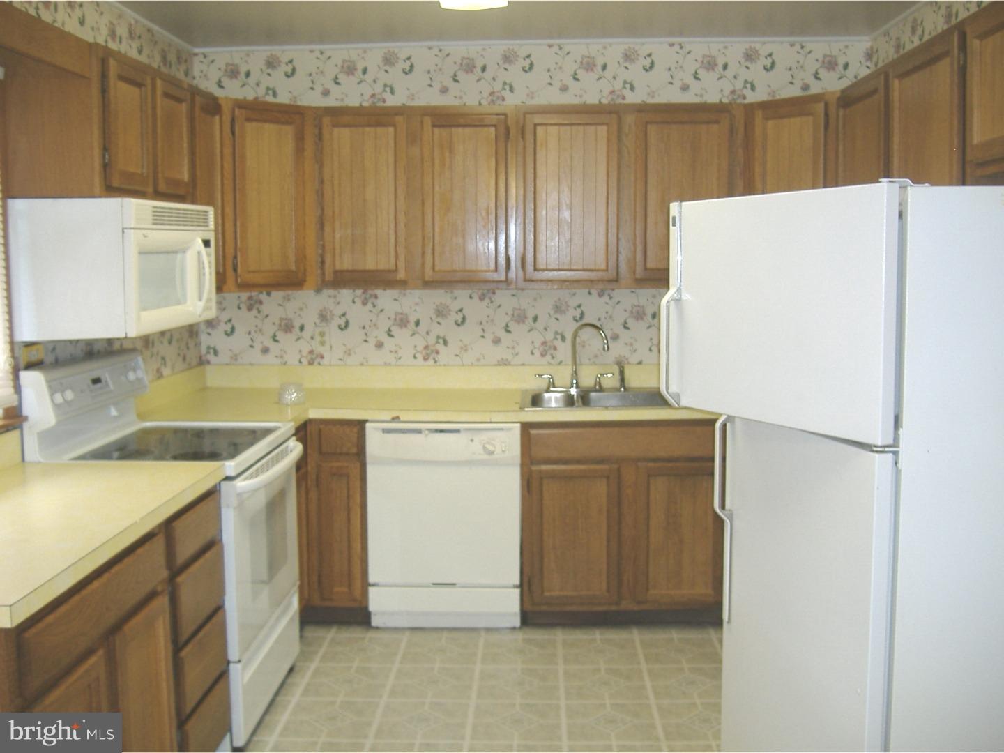 61 Canoebirch Road Levittown, PA 19057 - Photo 9 of 23 Kitchen