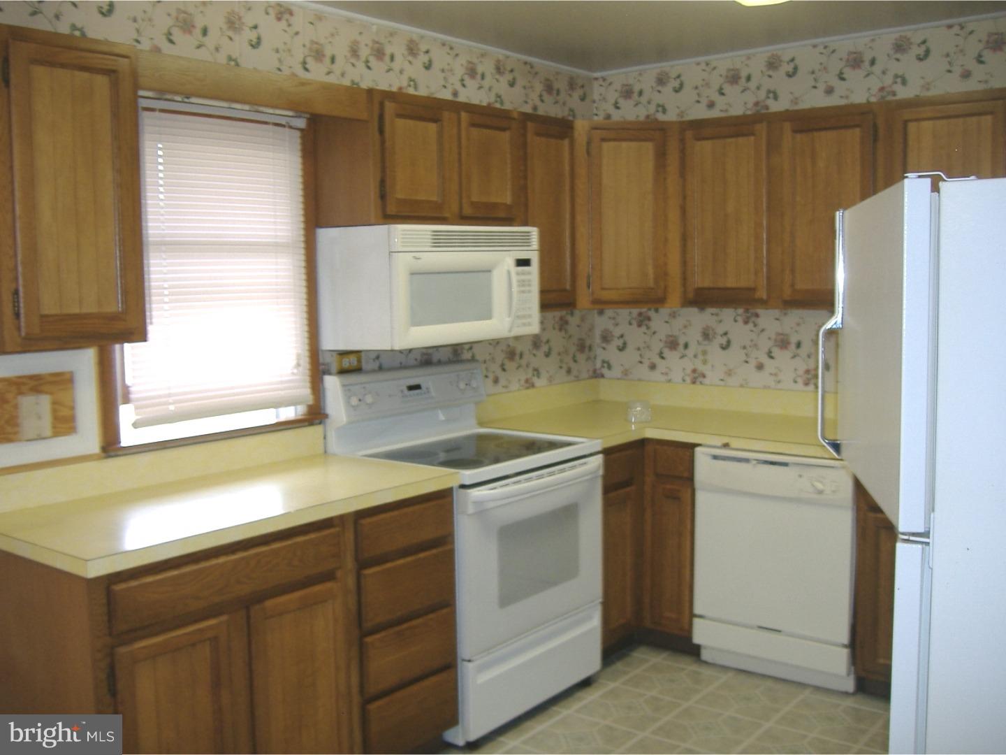61 Canoebirch Road Levittown, PA 19057 - Photo 10 of 23 Kitchen