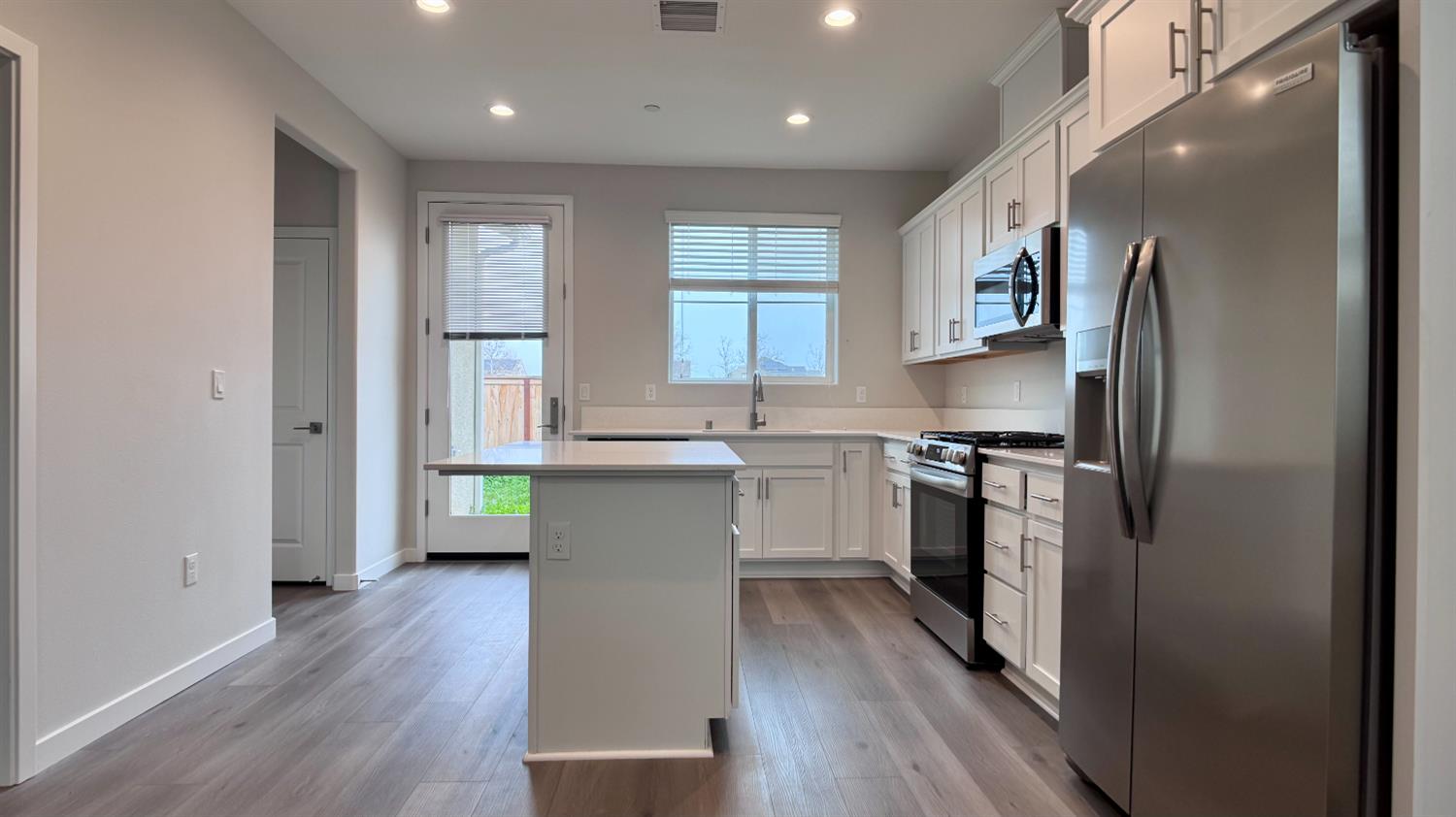 4163 Vincent Road Madera, CA 93636 - Photo 4 of 17