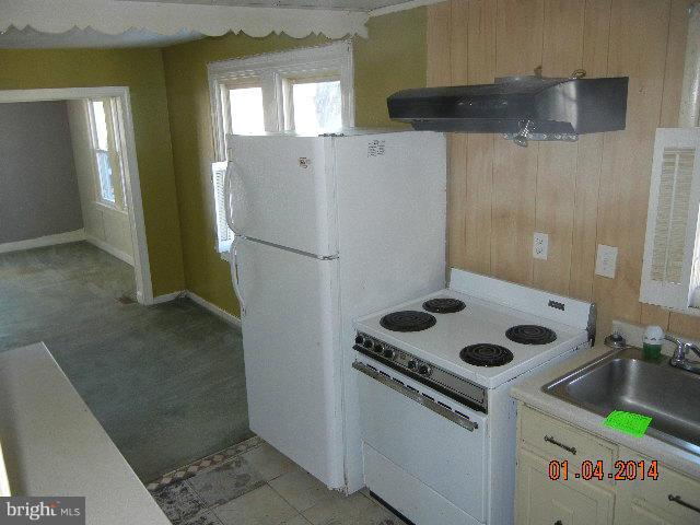 227 Brock Bridge Road Laurel, MD 20724 - Photo 9 of 12 Kitchen