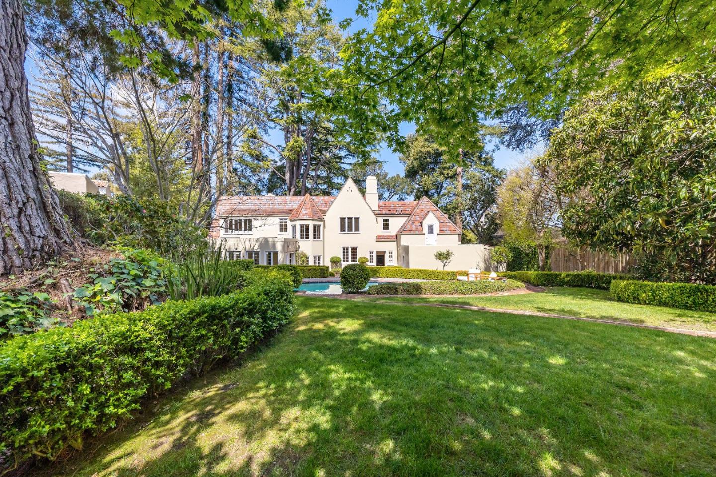 460 Edgewood Road San Mateo, CA 94402 - Photo 29 of 40 a view of a white house with a yard and sitting area