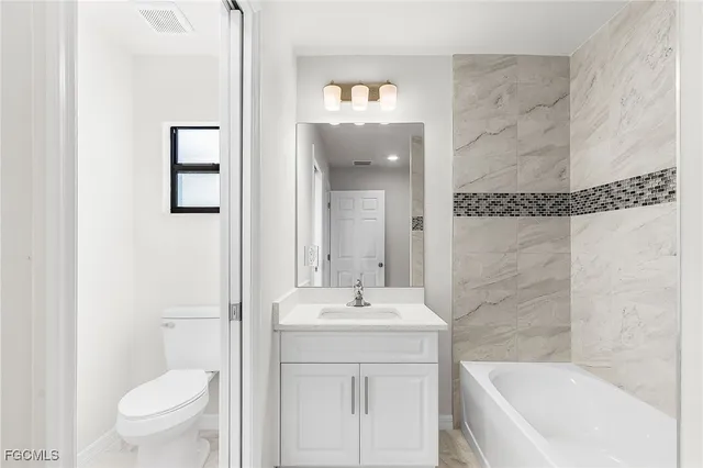 $365,900 | 3594 Northeast 9th Place, Cape Coral, FL 33909