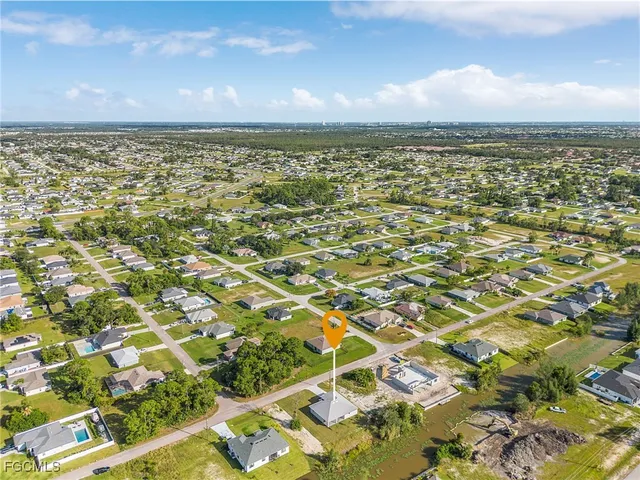 $365,900 | 3594 Northeast 9th Place, Cape Coral, FL 33909