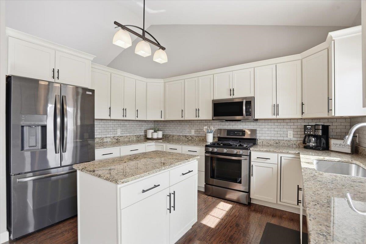 124 Cedar Street Brooklyn, WI 53521 - Photo 14 of 62