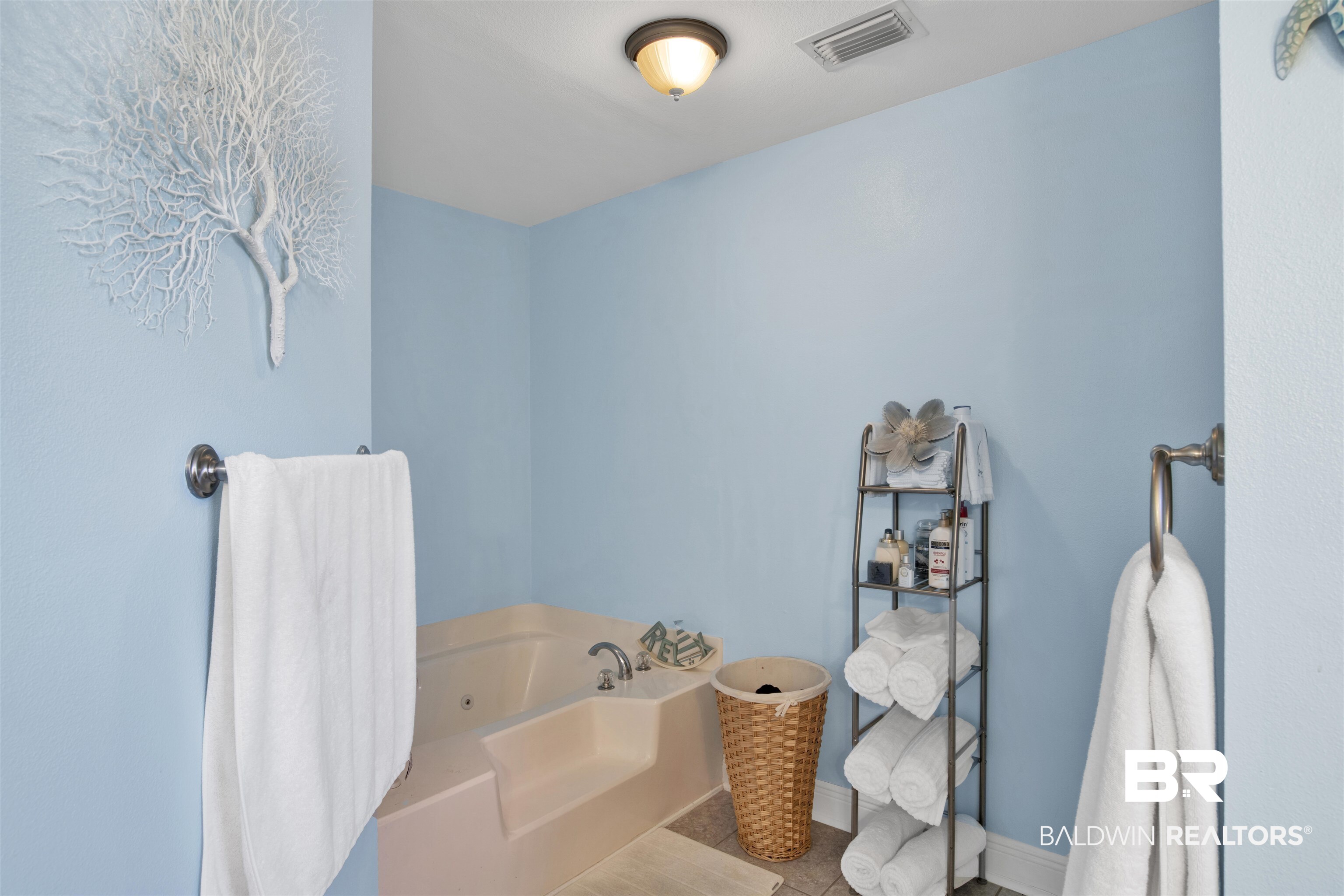 314 Blackfriars Street Fairhope, AL 36532 - Photo 19 of 25 Bathroom featuring tile patterned flooring and a bathtub