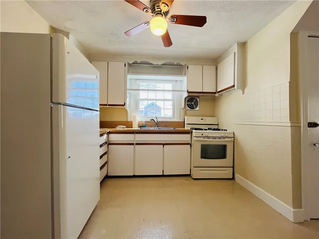 $1,600 | 184 Vincent Avenue, East Providence, RI 02914