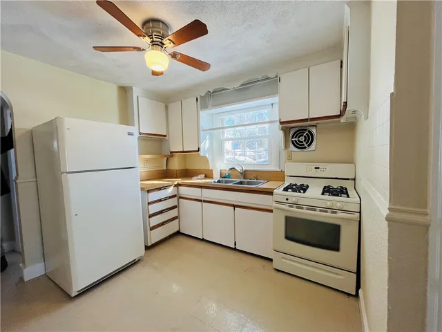 $1,600 | 184 Vincent Avenue, East Providence, RI 02914