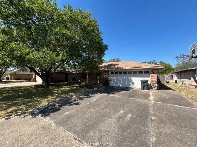$1,900 | 3917 Seminole Court, Bryan, TX 77802